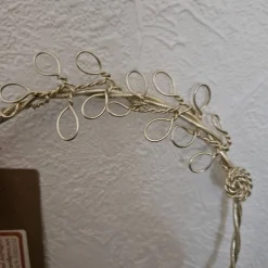 Herbstdekoration, Herz zum Aufhängen aus Aluminiumdraht. 24 x 24 cm