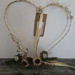 Herbstdekoration, Herz zum Aufhängen aus Aluminiumdraht. 24 x 24 cm