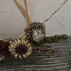 Herbstdekoration, Herz zum Aufhängen aus Aluminiumdraht. 24 x 24 cm