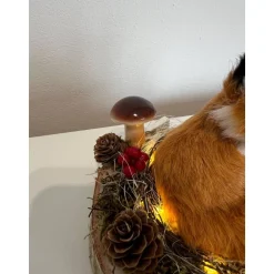 Herbstgesteck Herbstdeko auf einer Baumscheibe Wohndeko Fuchs