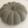 Herbstzeit - Kürbiszeit Großer Kürbis aus Beton, grau, Durchmesser 12,5 cm