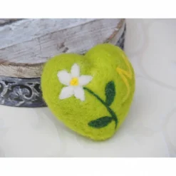 HERZ * FILZHERZ * FRÜHLING * AUF WUNSCH ANFANGSBUCHSTABEN * 100 % WOLLE * Produkt #557493