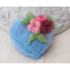 HERZ * FILZHERZ * ZUR DEKORATION * FRÜHLING * 100 % WOLLE * HANDGEARBEITET * HELLBLAU/ROSA * Produkt #711348