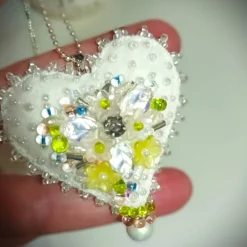 Herz Anhänger handgemacht mit Barockperlen – Brautschmuck im Boho Ibiza Stil, Unikatschmuck handbesti