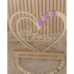 Herz aus Birkenholz mit gravierten Ständer und Inschrift Glasstein