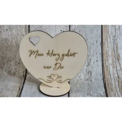 Herz aus Holz mit Lasergravur – personalisierbares Geschenk aus Pappelholz