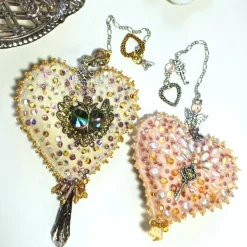 Herz beidseitig bestickt Schlüssel zum Herzen mit Barockperlen – romantische Deko apricot Handarbeit