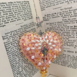 Herz beidseitig bestickt Schlüssel zum Herzen mit Barockperlen – romantische Deko apricot Handarbeit