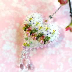 Herz Blüten beidseitig bestickt Blumen Biwaperlen – weiß rosa Deko Handarbeit