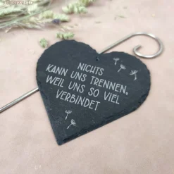 Herz Grabschmuck, Schieferherz Grabdekoration, gravierte Schiefertafel zur Trauerbekundung, Grabdeko zu Allerheiligen/Al