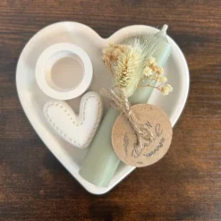 Herz Kerzenständer aus Gießkeramik mit Stabkerze & Trockenblumen – Handgemachtes Geschenk mit Herz