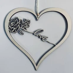 Herz mit Rose und Love Schriftzug, Holzherz als Hochzeitsdekoration oder Geschenk zum Valentinstag