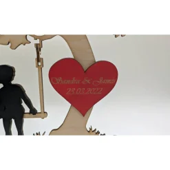 Herzensschaukel 1 – Personalisiertes 3D-Holzdisplay mit beweglichen Elementen & Gravur