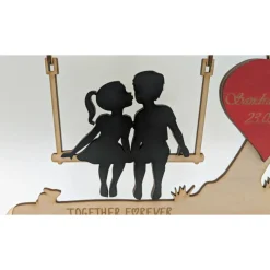 Herzensschaukel 1 – Personalisiertes 3D-Holzdisplay mit beweglichen Elementen & Gravur