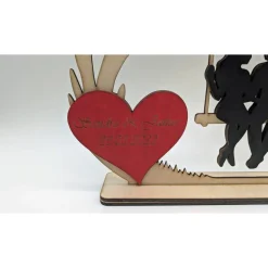 Herzensschaukel 3 – Personalisiertes 3D-Holzdisplay mit beweglichen Elementen & Gravur
