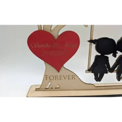 Herzensschaukel 2 – Personalisiertes 3D-Holzdisplay mit beweglichen Elementen & Gravur