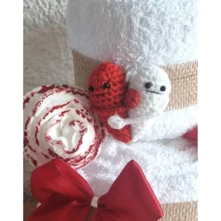 Herz-Handtuchtorte mit Schlüsselanhänger – Perfektes Valentinstag Geschenk für Frauen & Muttertag