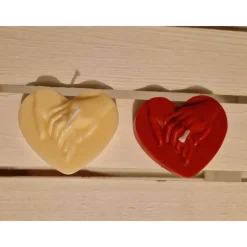 Herzkerze mit Händen