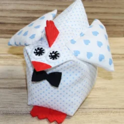 Hühner Deko Happy Easter Trio – Stoffhühner in Weiß und Hellblau mit Punkten – Osterdeko für Tisch und Mobile