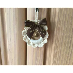 Häkelkränzchen weihnachtlich dekoriert in beige mit brauner Schleife von Hobbyhaus