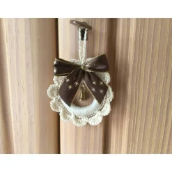 Häkelkränzchen weihnachtlich dekoriert in beige mit brauner Schleife von Hobbyhaus