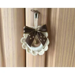 Häkelkränzchen weihnachtlich dekoriert in beige mit brauner Schleife von Hobbyhaus