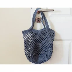 Häkeltasche Einkaufstasche Einkaufsnetz in grau aus hochwertiger Baumwolle mit Schulterriemen gehäkelt