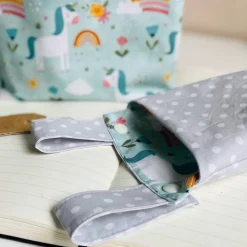 Hängeutensilo EINHORN BLAU Aufbewahrung für Bett Hochstuhl Kinderzimmer aus Baumwolle genäht Fabelwesen Punkte Geschenk