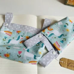 Hängeutensilo EINHORN BLAU Aufbewahrung für Bett Hochstuhl Kinderzimmer aus Baumwolle genäht Fabelwesen Punkte Geschenk