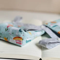 Hängeutensilo EINHORN BLAU Aufbewahrung für Bett Hochstuhl Kinderzimmer aus Baumwolle genäht Fabelwesen Punkte Geschenk