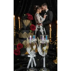 Hochzeits-Champagnergläser „Love Sparkle“ – Handverzierte Sektgläser mit Perlen, AB-Schimmer & Federn im Brautpaar-Look