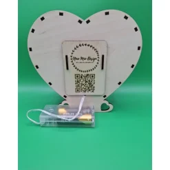 Hochzeitsherz beleuchtet, mit der Silhouette eines Brautpaar, personalisierbar mit Namen und Daten