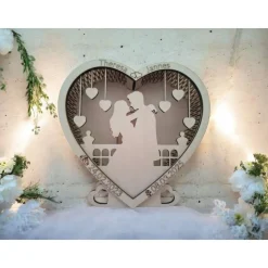 Hochzeitsherz beleuchtet, mit der Silhouette eines Brautpaar, personalisierbar mit Namen und Daten