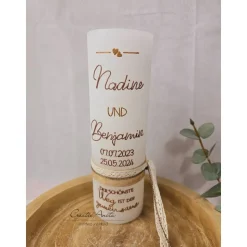 Hochzeitskerze mit/ohne Teelichteinsatz in weiß-braun mit Spitzenband, Jute und Perlen - Personalisiert