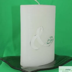 Hochzeitskerze oval mit Perlmutt-Oberfläche und „&“-Symbol, personalisierbar, edle Hochzeitsdeko