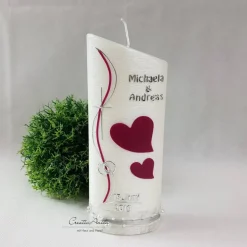 Hochzeitskerze Perlmutt geriffelt - Ellipse abgeschrägt mit Herzen - BEERE-SILBER