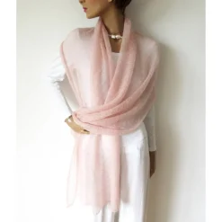 Hochzeitsstola in blush-rose mit Gold-Lurex, gestrickter Brautschal aus Mohair, zartes Tuch für Vermählung