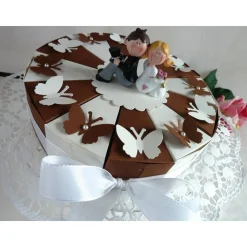 Hochzeitstorte/Schachteltorte in braun / creme mit Schmetterlingen, 23cm Durchmesser