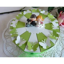 Hochzeitstorte/Schachteltorte in grün/weiß, 23cm Ø /mit Hochzeitspaar und Schmetterlingen