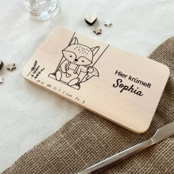 Holz Frühstücksbrettchen personalisiert - Holzbrett mit Gravur Fuchs auf Schaukel - Taufe Geschenk für
