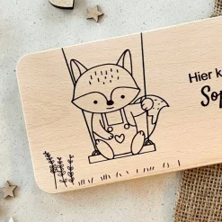 Holz Frühstücksbrettchen personalisiert - Holzbrett mit Gravur Fuchs auf Schaukel - Taufe Geschenk für