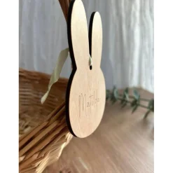 Holzanhänger Ostern aus Holz in Osterhasenform personalisiert mit Name als kleines Geschenk, Hasenanhänger