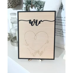 Holzbild Personalisiert mit Herz, Namen und Händen – Paarbild mit Herz zum aufstellen