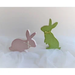 Holzhase stehend grün mit weißen Punkten