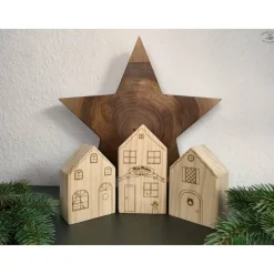 Holzhäuschen, weihnachtlich graviert, 3er-Set / Weihnachtsdorf