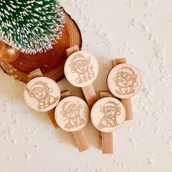 Holzklammer mit weihnachtlichen Highland-Cow Motiven, Wäscheklammer Bambus, Geschenkverpackungen, Geschenkanhänger