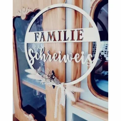 Holzkranz Familie personalisiert in unterschiedlichen Größen 20cm, 25cm, 30cm