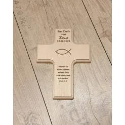 Holzkreuz aus Ahorn Taufkreuz, Kommunion, Konfirmation mit individueller Gravur, personalisierbar, Taufspruch, Tauffisch