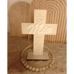 Holzkreuz mit Namen für Erstkommunion