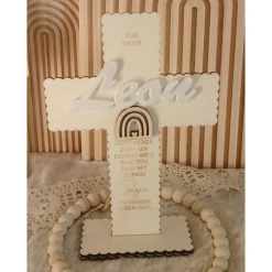 Holzkreuz mit Namen für Erstkommunion
